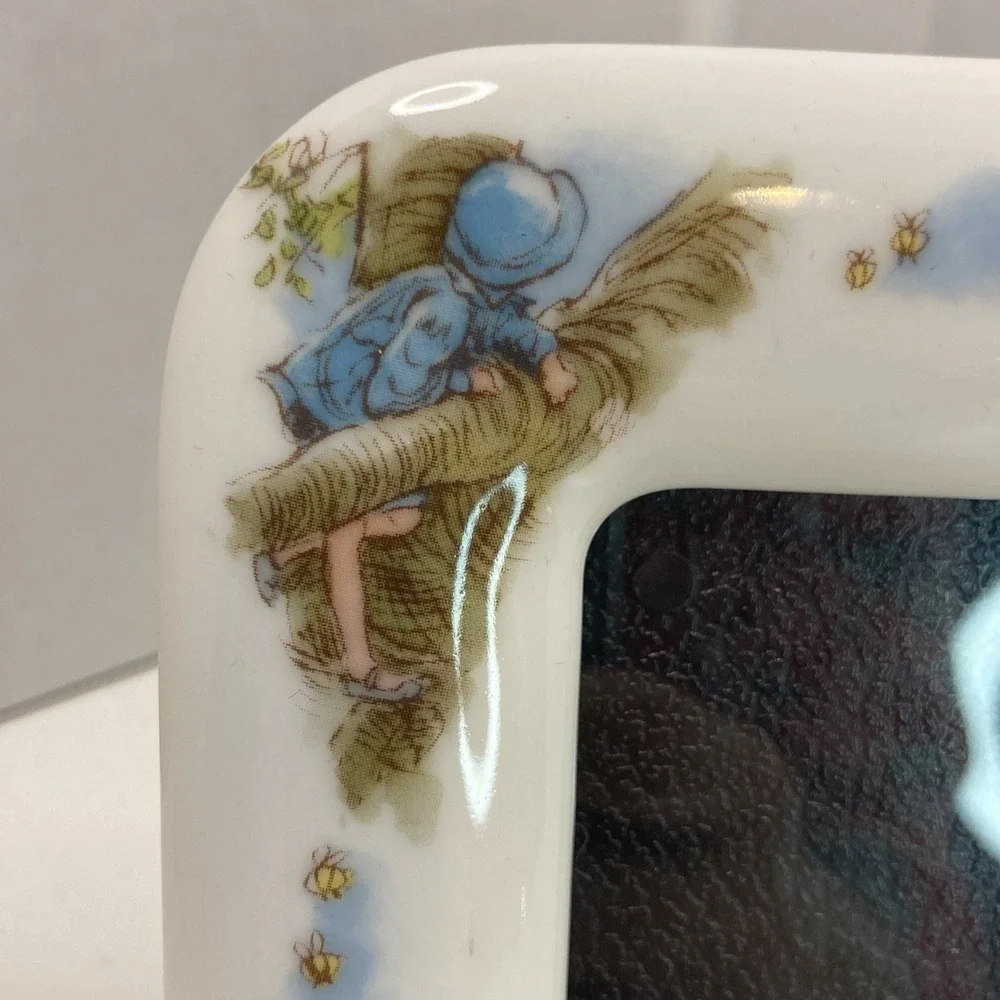 Royal Daultons Disney Classic Pooh Porcelain Frame‎ Christopher Robin 5.75